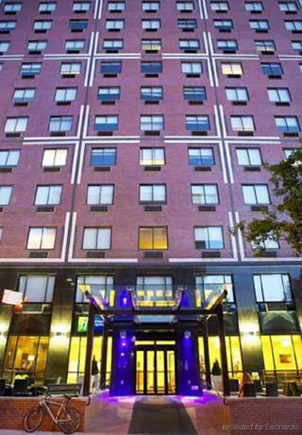 Holiday Inn Express Manhattan Midtown West By Ihg Нью-Йорк Экстерьер фото