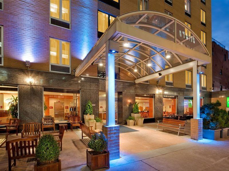 Holiday Inn Express Manhattan Midtown West By Ihg Нью-Йорк Экстерьер фото