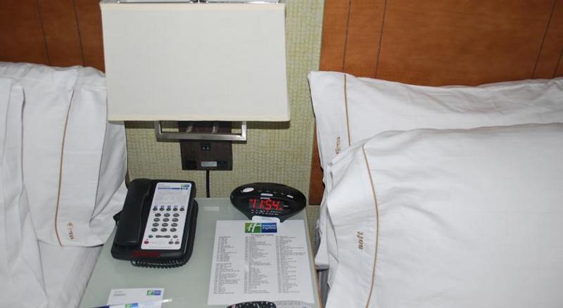 Holiday Inn Express Manhattan Midtown West By Ihg Нью-Йорк Экстерьер фото